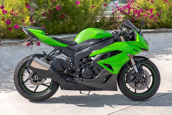 What are the steps for replacing the rear shock absorber on a Kawasaki Ninja 400?
